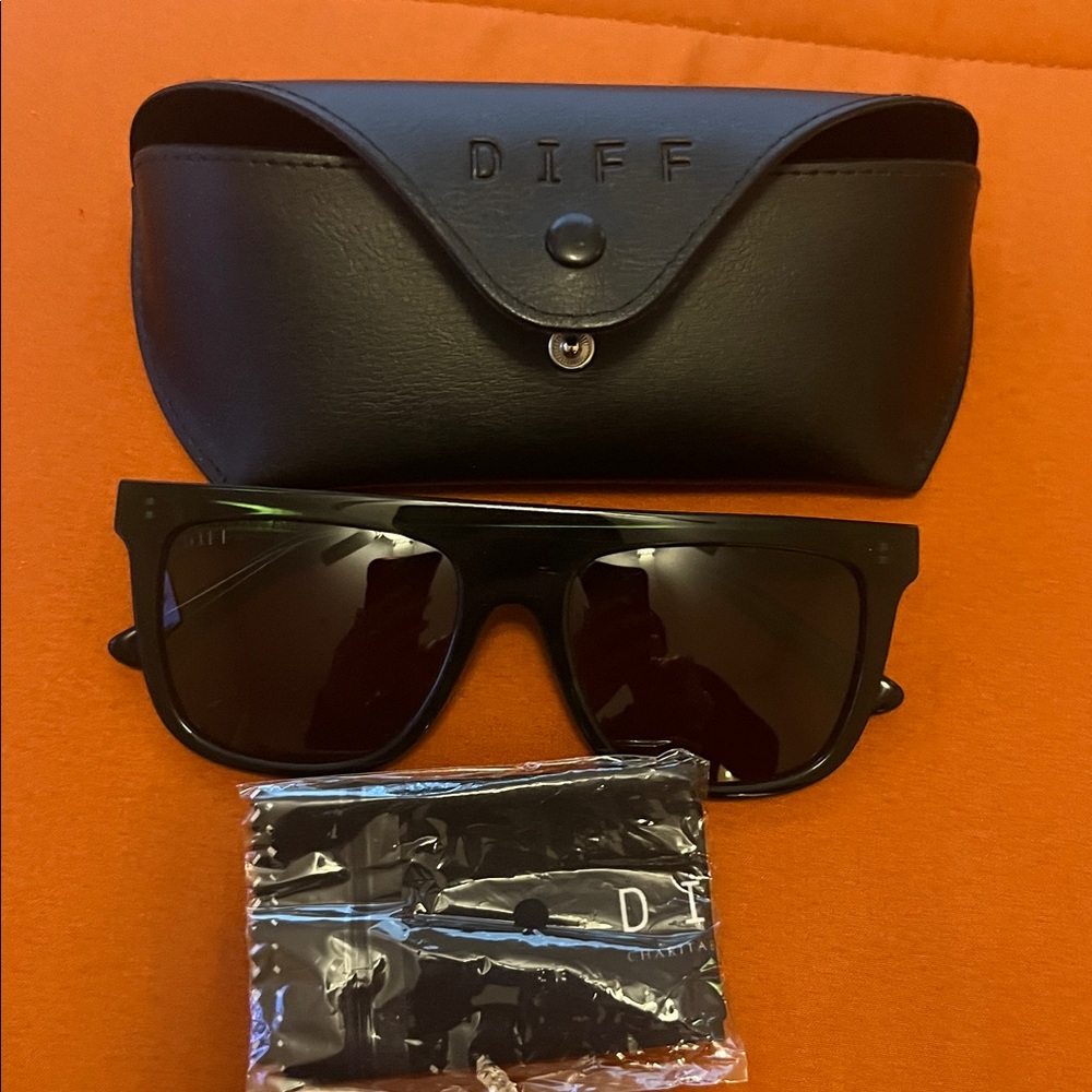 Diff Eyewear Bold Black Sunglasses - image 4